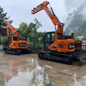 Crawler excavator Develon DX140LCR-7