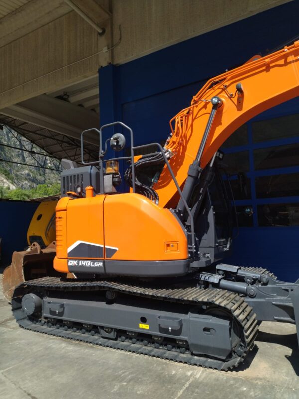 Pelle sur chenilles Develon DX140LCR-7 – Image 3